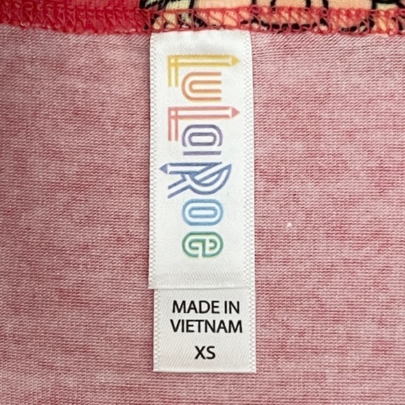 🌺 LuLaRoe Perfect Tee Disney Miss Piggy Scoop Neck Short Sleeve Top Size XS NWT - Picture 10 of 12